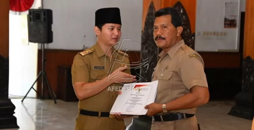 Bupati Trenggalek Serahkan SK Pensiun untuk 85 PNS, Pengabdian Terlama Capai 40 Tahun