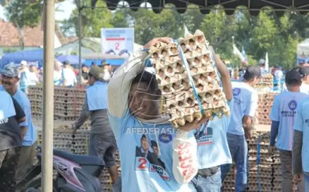 Dukung Program Prabowo - Gibran, Peternak Ayam-Telur di Kediri dan Blitar Serahkan 70 Ton Telur