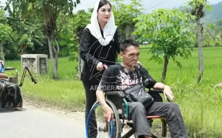 Ketua TP PKK Kabupaten Trenggalek Novita, Dampingi Suami Tinjau TPS Disabilitas