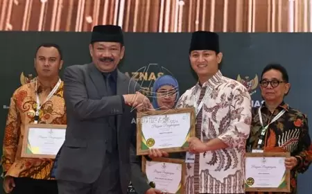 Bupati Trenggalek Raih Penghargaan BAZNAS Award atas Dukungannya Terhadap Pengelolaan Zakat