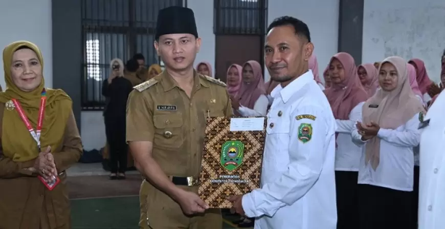 Perpanjang Kontrak PPPK, Bupati Trenggalek Serahkan SK untuk 546 Guru