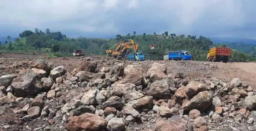 Diduga Akali Perijinan, Material Urug Proyek Tol Probowangi dari Tambang Andesit