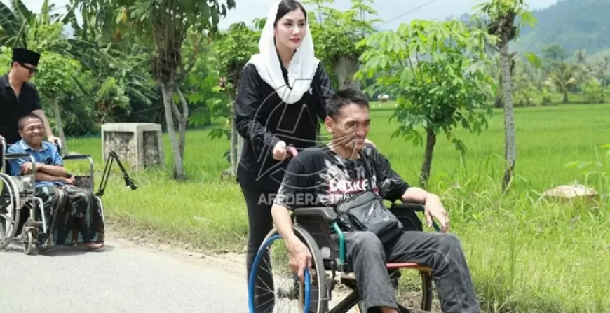 Ketua TP PKK Kabupaten Trenggalek Novita, Dampingi Suami Tinjau TPS Disabilitas