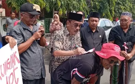 Sampaikan Aspirasi, Aliansi Warga Masyarakat Trenggalek Gruduk Kantor DPRD