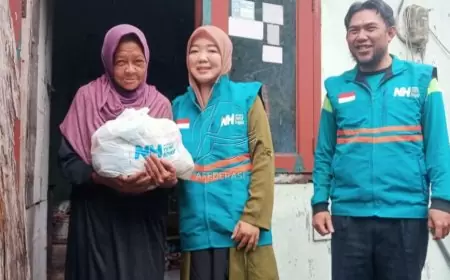 Sambut Ramadan Lebih Bahagia, Nurul Hayat Kediri Bagikan Puluhan Sembako ke Janda Tua