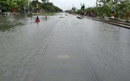 Banjir Semarang Ganggu Perjalanan Kereta Api