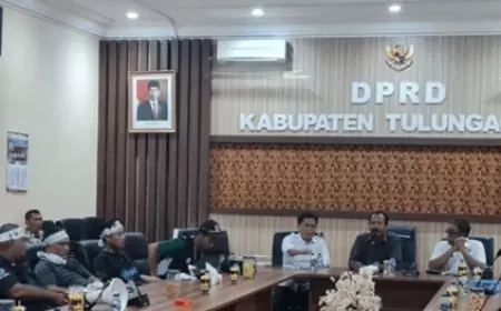 Komisi A DPRD Tulungagung Tampung Aspirasi Pengunjuk Rasa 