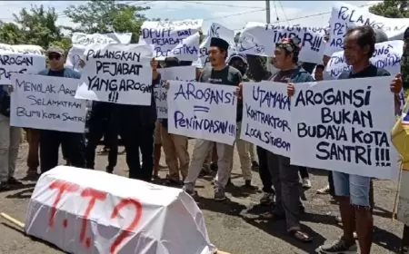 Geruduk Kantor DPUPP Situbondo, Pendemo Tuntut Pemecatan Pejabat DPUPP yang Dinilai Arogan