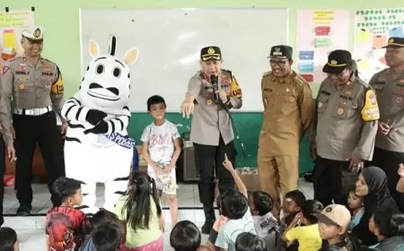 Pulihkan Trauma Tim Trauma Healing Polres Hibur Anak-anak Korban Gempa Bawean