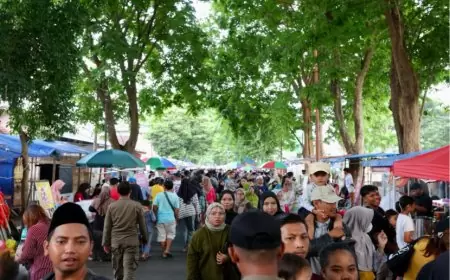 Pasar Takjil Ngerandu Buko Banyuwangi Beromset Rp8,2 Miliar