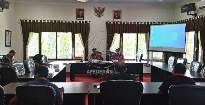 Komisi I DPRD Trenggalek Bahas Evaluasi APBD 2023 dan Rencana APBD 2024 dengan OPD Mitra
