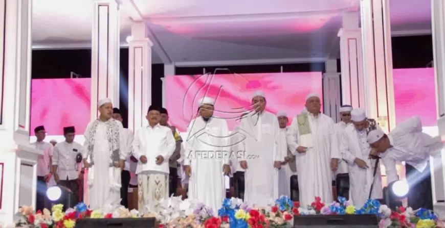 Puluhan Ribu Masyarakat Hadiri Shalawat Kebangsaan di Situbondo