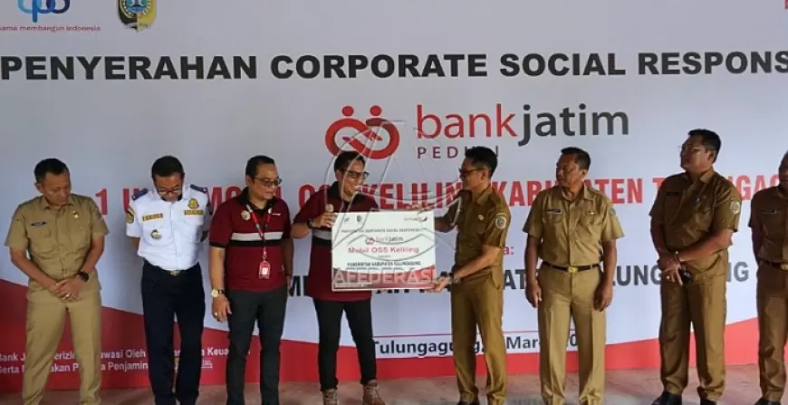 Pemkab Tulungagung Menerima Bantuan Mobil Layanan Online Single Submission dari Bank Jatim