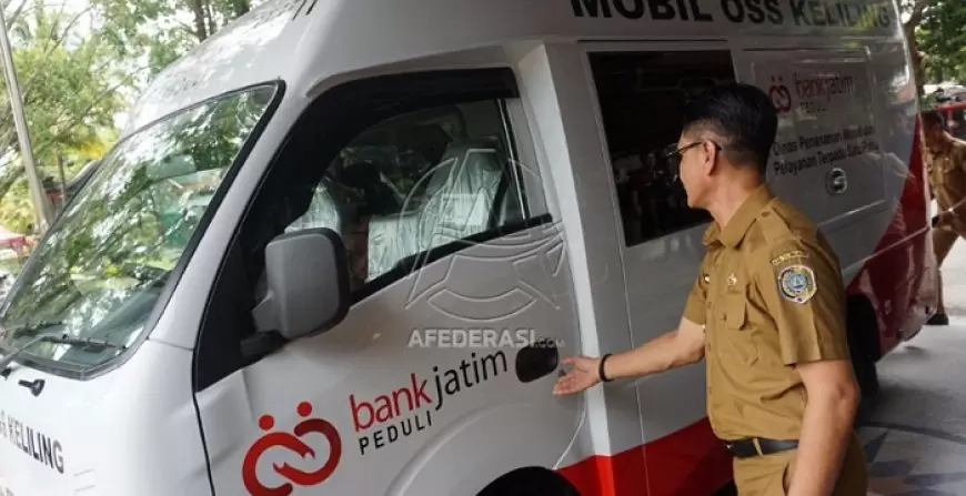 Pemkab Tulungagung Menerima Bantuan Mobil Layanan Online Single Submission dari Bank Jatim