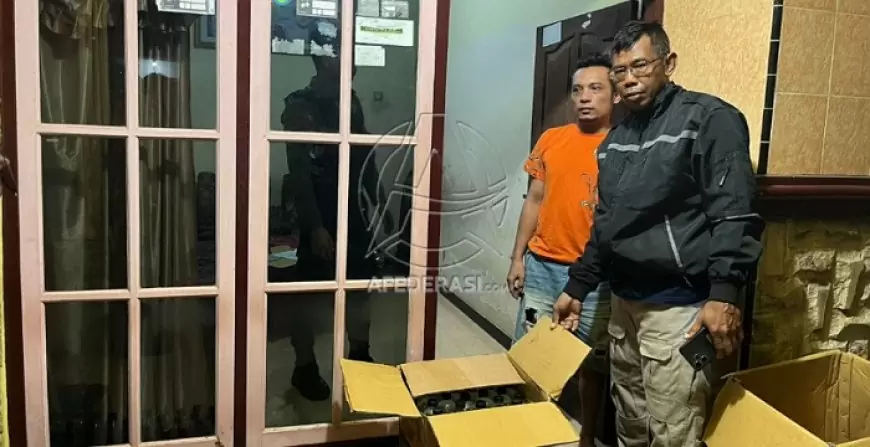 Polisi Situbondo Amankan Ratusan Botol Miras dari Rumah Warga