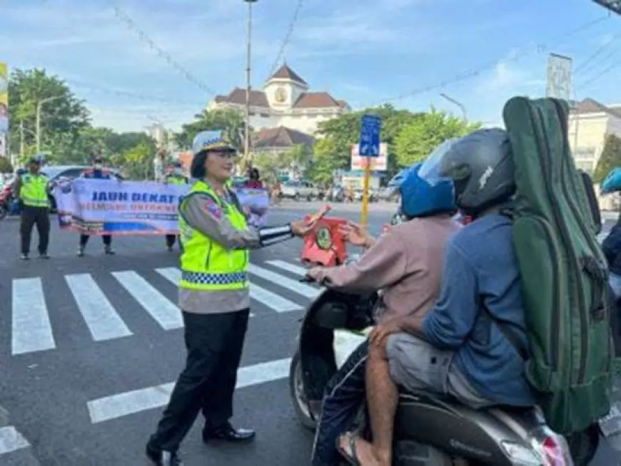 Satlantas Polrestabes Surabaya Berikan Dukungan kepada Korban Kecelakaan