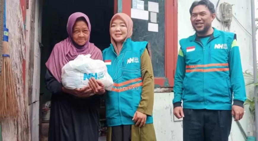 Sambut Ramadan Lebih Bahagia, Nurul Hayat Kediri Bagikan Puluhan Sembako ke Janda Tua
