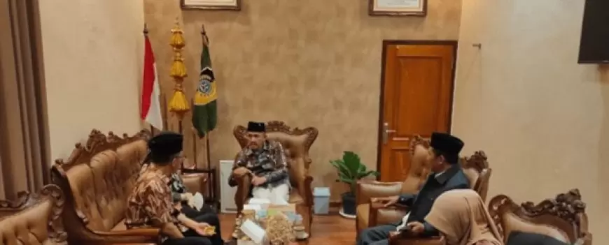 Sinergi Kebijakan Publik: Ketua DPRD Tulungagung Terima Kunker Komisi E DPRD Jatim