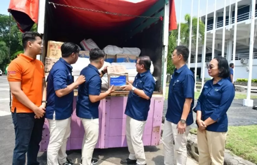 Peduli Korban Gempa, Petrokimia Gresik Bersama Satgas Bencana Nasional BUMN  Kirimkan Bantuan ke Pulau Bawean