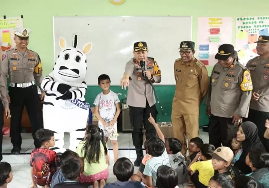 Pulihkan Trauma Tim Trauma Healing Polres Hibur Anak-anak Korban Gempa Bawean