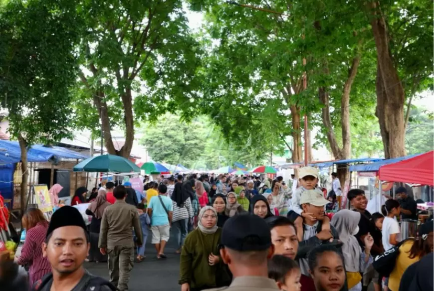 Pasar Takjil Ngerandu Buko Banyuwangi Beromset Rp8,2 Miliar
