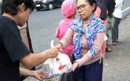 Komunitas K5 Art Project Bagi 100 Sembako, Dengungkan Sosok Pemimpin Masa Depan Bondowoso