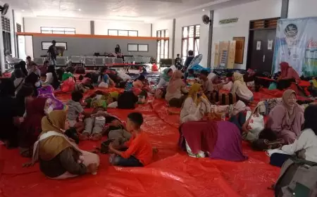 Tak dapat Beli Tiket Kapal, Pemudik Terlantar di Pelabuhan Jangkar Situbondo