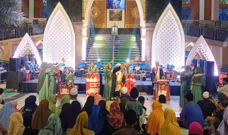 Kemeriahan Musik Patroli Gema Malam Takbir di Masjid Mod'har Arifin Gresik
