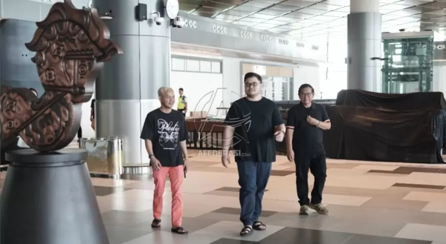 Lebaran Hari Kedua, Mas Dhito Bersama Pramono Anung Tinjau Bandara Dhoho Kediri