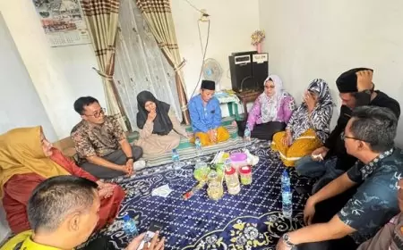 Duka Cita Insiden Perahu Terbalik, Wabup Gresik Beri Dukungan Moral dan Bantuan Korban Laka Laut Bawean