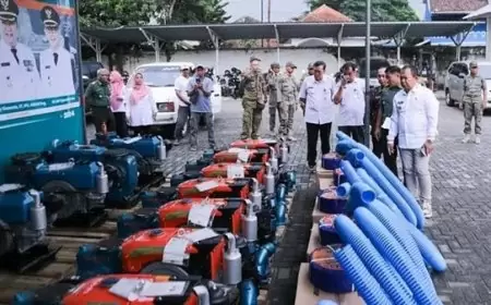 Salurkan Bantuan Pompanisasi Kelompok Tani