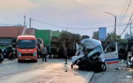 Dua Kendaraan Adu Banteng Dijalur Tengkorak, Dua orang Terjepit dan  Luka Parah