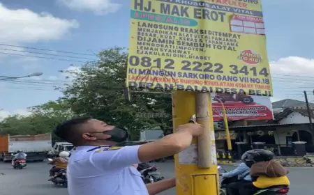 Dishub Tulungagung Sita Reklame Pijat Mak Erot yang Melanggar Aturan
