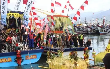 Ribuan Warga Hadiri Upacara Adat Larung Sembonyo di Trenggalek