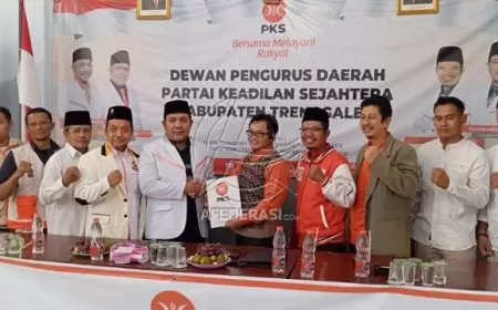Rizky Sembada Kembalikan Formulir Pendaftaran Bacawabup Trenggalek ke PKS