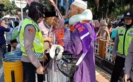 Bupati Situbondo Berangkatkan Ratusan CJH Menuju Asrama Haji