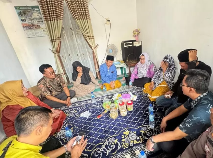 Duka Cita Insiden Perahu Terbalik, Wabup Gresik Beri Dukungan Moral dan Bantuan Korban Laka Laut Bawean