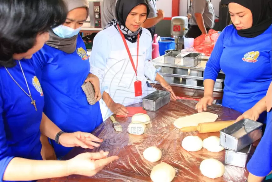Lapas Banyuwangi dan Diskop UMP Berikan Pelatihan Pembuatan Roti kepada Warga Binaan