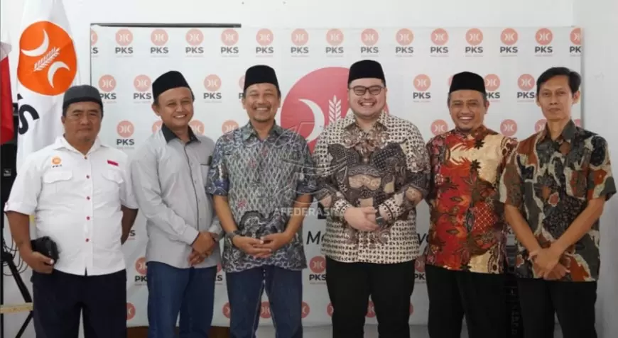 Obrolan Sepakbola Awali Pembicaraan Politik PKS dan Mas Dhito