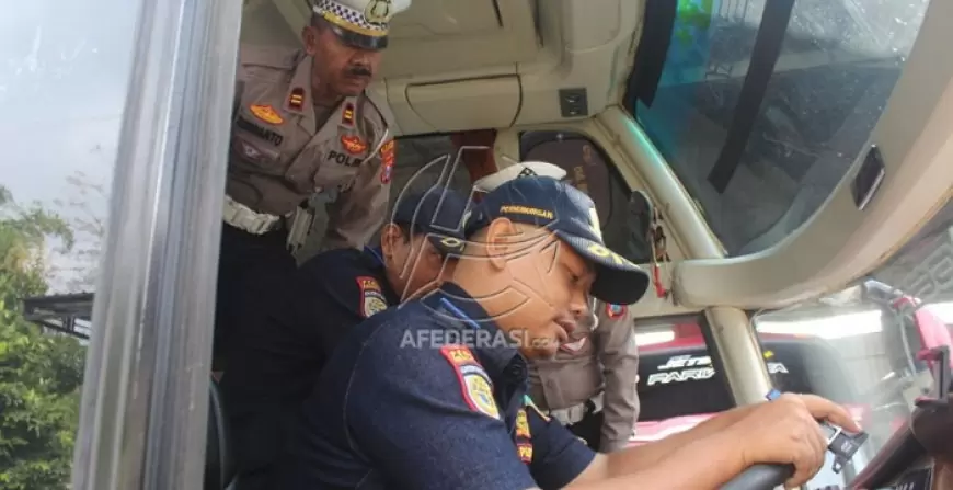 Satlantas Polres Trenggalek Gelar Ramp Check Kendaraan Pariwisata