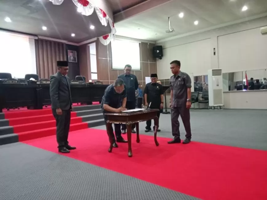 DPRD Bondowoso Tetapkan Raperda Fasilitasi Penyelenggaraan Pesantren