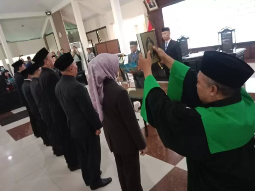 Pj Bupati Bondowoso Mutasi 6 Kepala OPD, Bambang Soekwanto: Jadilah Teladan dan Profesional