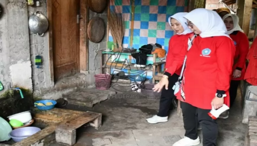 Pengendalian dan Penanggulangan DBD , Ketua TP PKK Tulungagung Cek Langsung Kondisi Rumah Warga