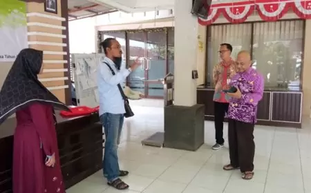 Mantan Kades Sekapuk Abdul Halim Bersama Istri Datangi Balai Desa Terkait Isu Miring Usai Purna Tugas, Ini Klarifikasinya !
