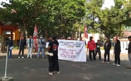 GMNI Trenggalek Gelar Aksi Demo Tolak PP Tapera di Kantor PUPR