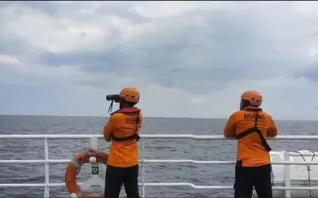 Tiga Kapal dan Satu Pesawat Dikerahkan Lakukan Pencarian 7 Korban Perahu Tertimpa Rumah Kontainer di Perairan Madura