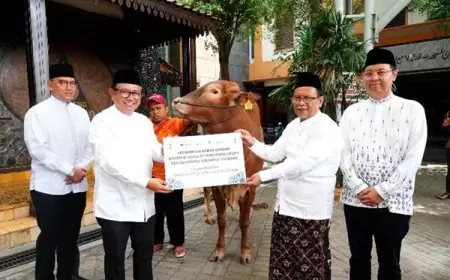  Petrokimia Gresik Salurkan Hewan Kurban ke Ponpes dan Warga Senilai 1 Miiiar
