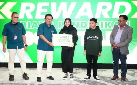 Dorong Generasi Muda Bangga Jadi Petani, Petrokimia Gresik Berikan Reward Biaya Pendikan Bagi Anak Petani