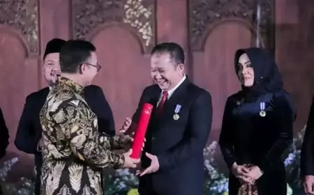 Bupati Hendy Raih Penghargaan Manggala Karya Kencana