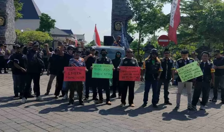 Puluhan Massa GMBI Minta KPK Turun Usut Proyek Strategis di Kabupaten Madiun